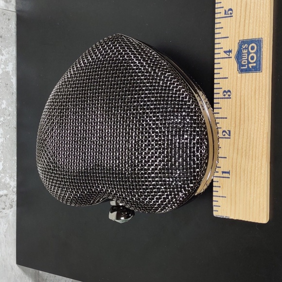 Unique Metal Heart Shaped Clutch Bag - Picture 13 of 14